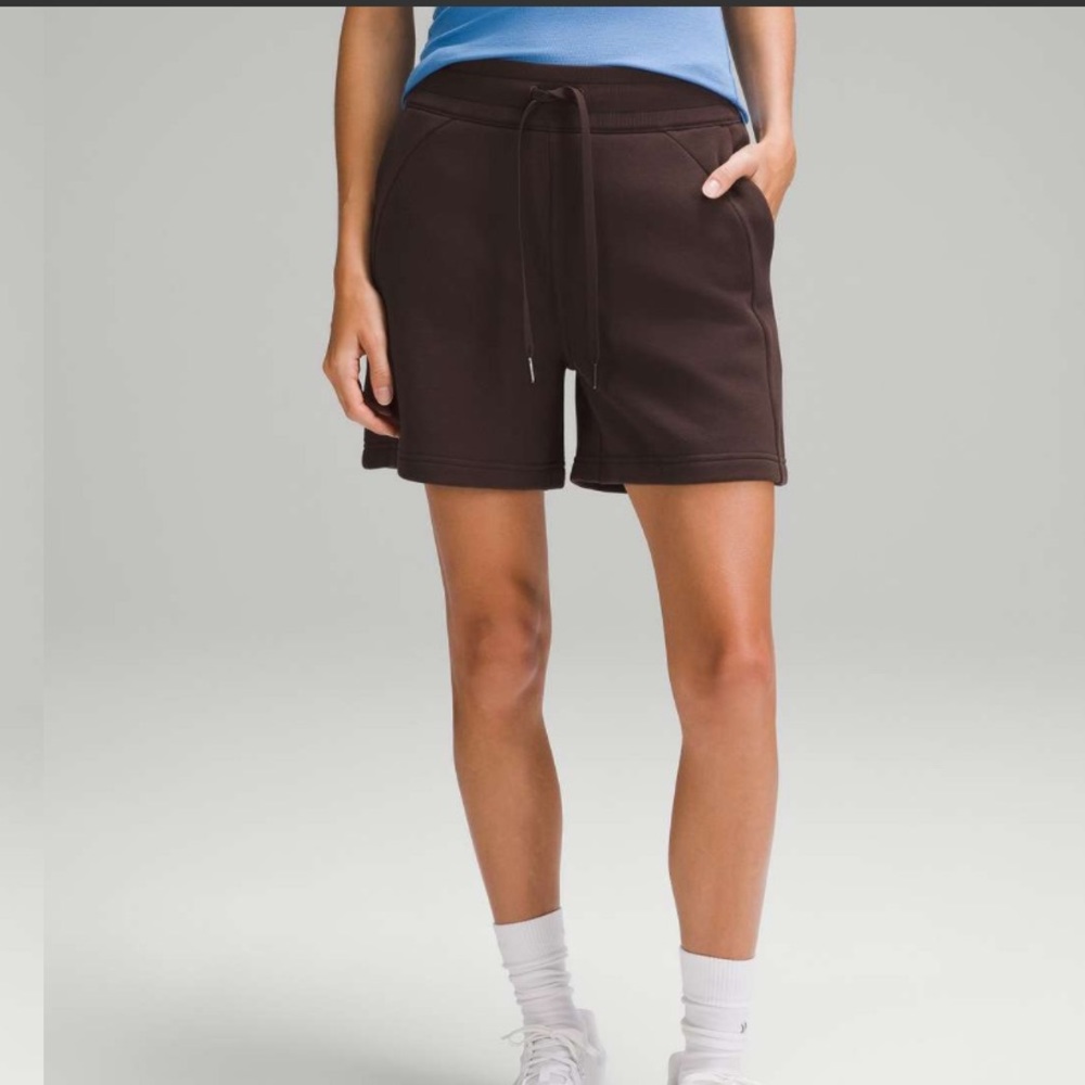 Lululemon Scuba High-Rise Short 5"
Espresso
